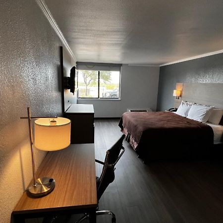 Super 8 By Wyndham Fort Worth Entertainment District Extérieur photo
