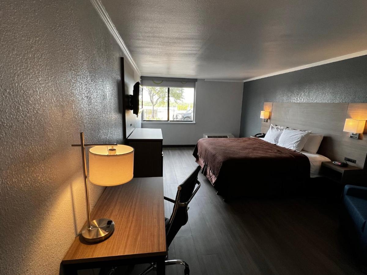 Super 8 By Wyndham Fort Worth Entertainment District Extérieur photo