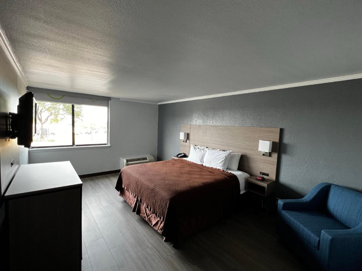 Super 8 By Wyndham Fort Worth Entertainment District Extérieur photo