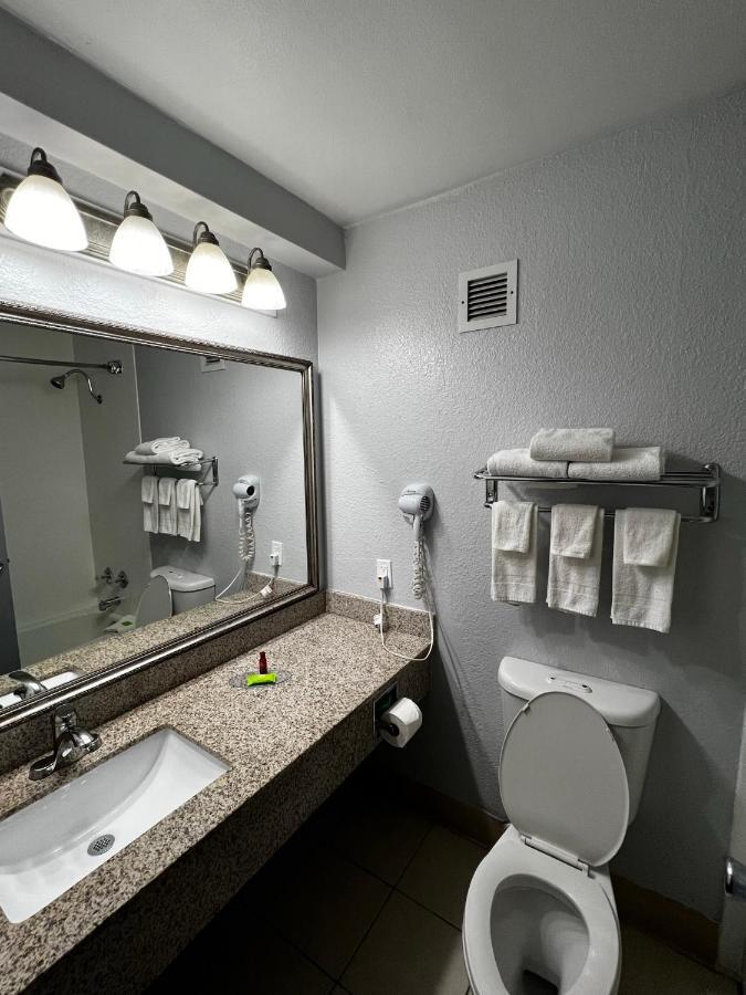 Super 8 By Wyndham Fort Worth Entertainment District Extérieur photo