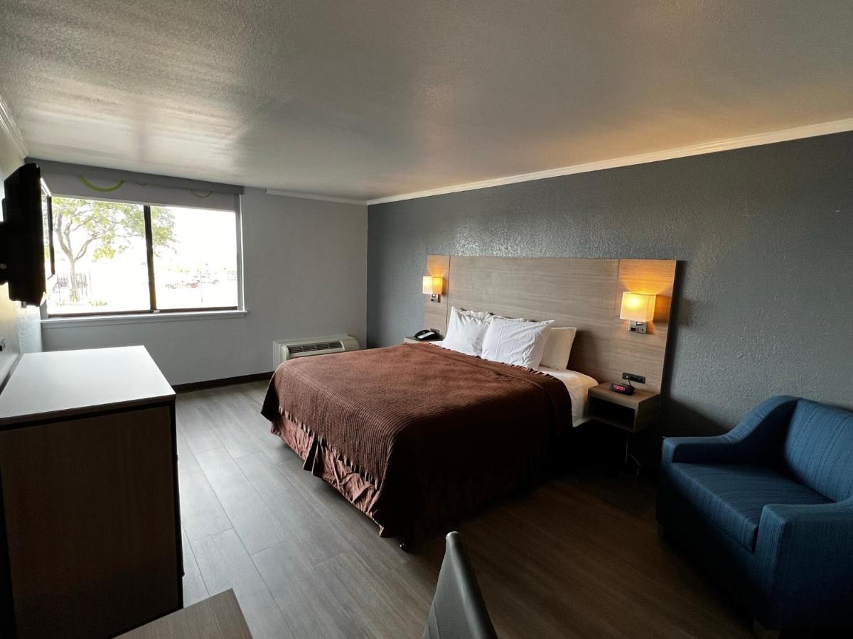 Super 8 By Wyndham Fort Worth Entertainment District Extérieur photo