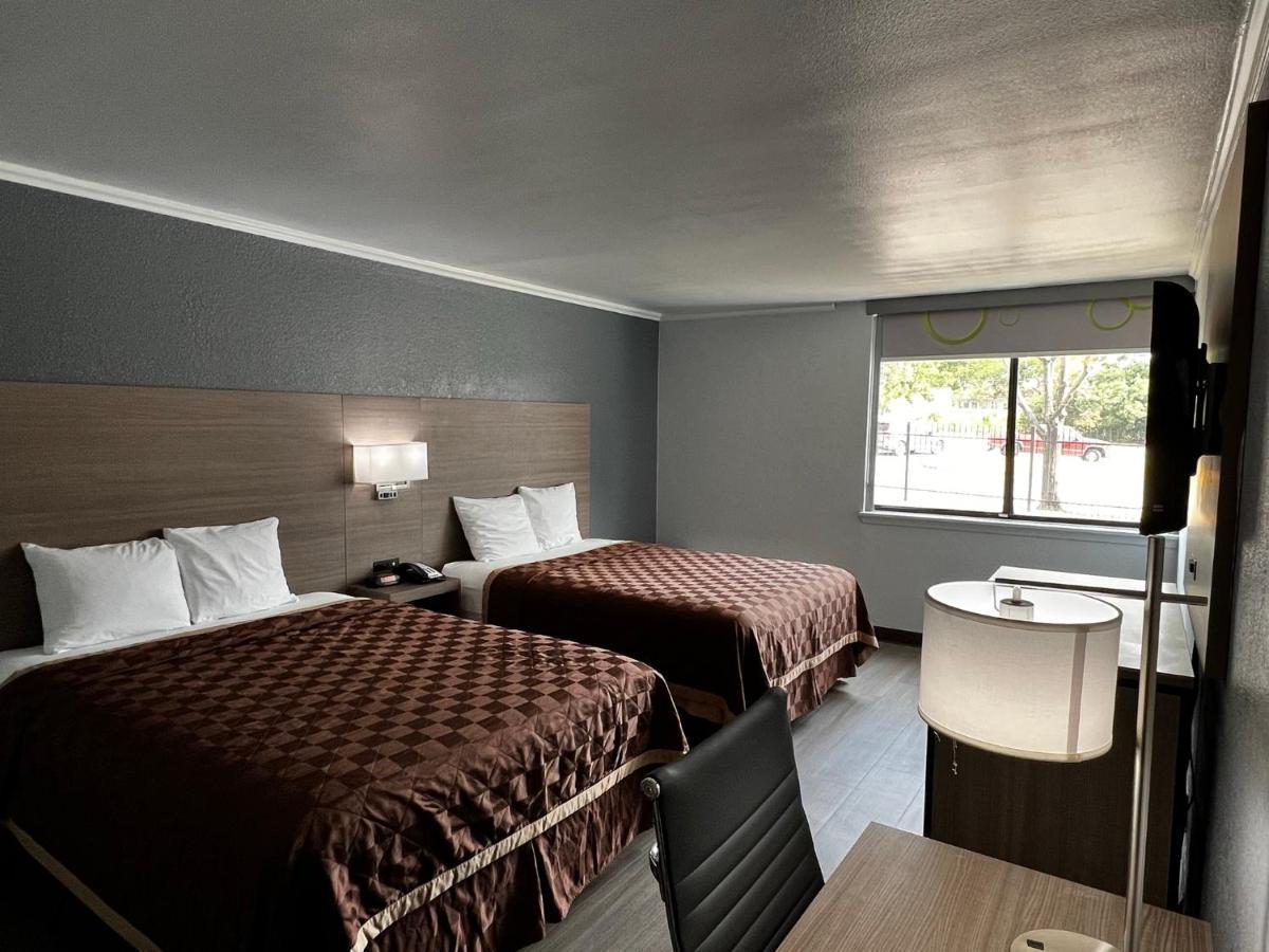 Super 8 By Wyndham Fort Worth Entertainment District Extérieur photo