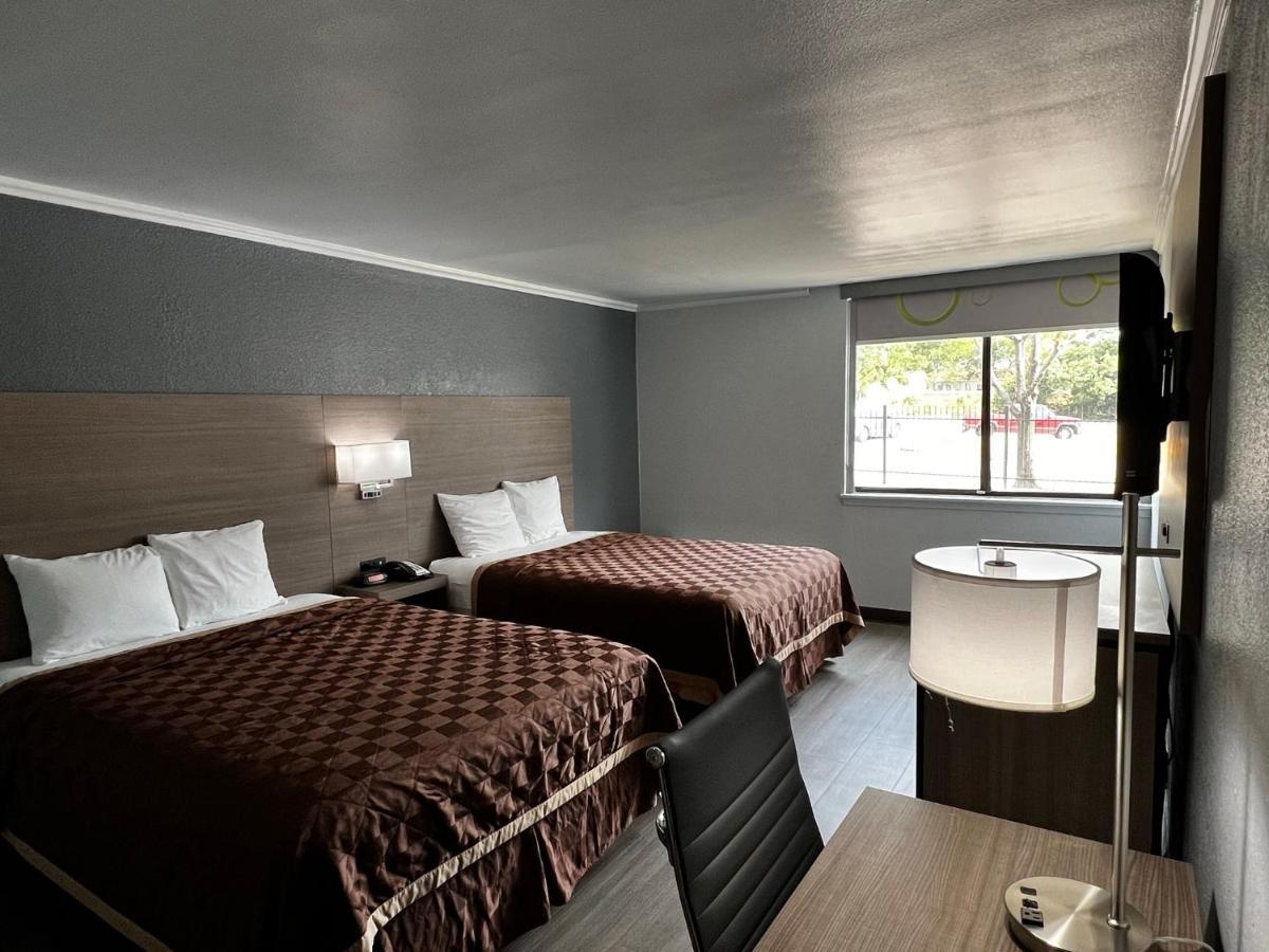 Super 8 By Wyndham Fort Worth Entertainment District Extérieur photo