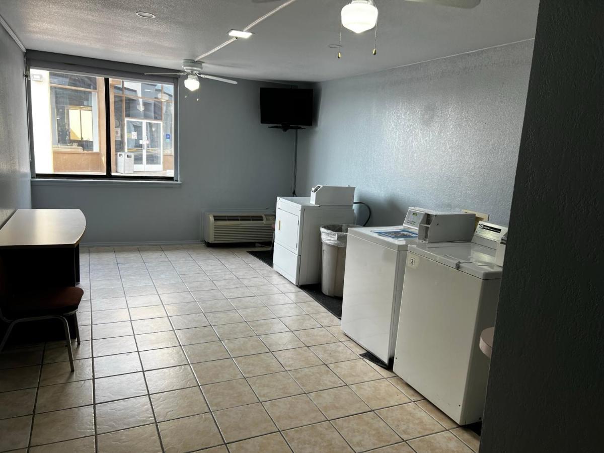 Super 8 By Wyndham Fort Worth Entertainment District Extérieur photo