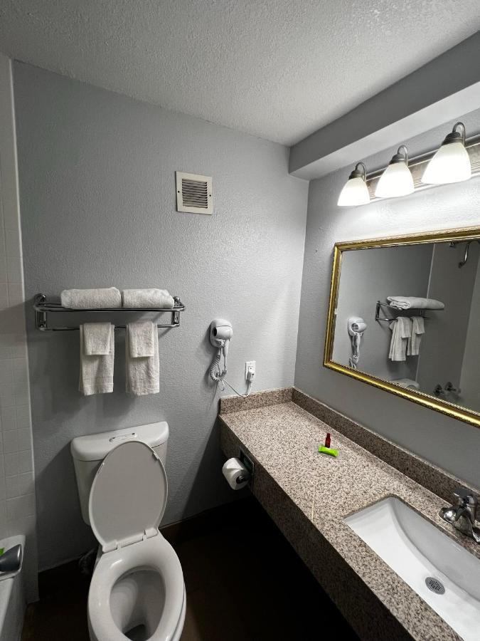 Super 8 By Wyndham Fort Worth Entertainment District Extérieur photo