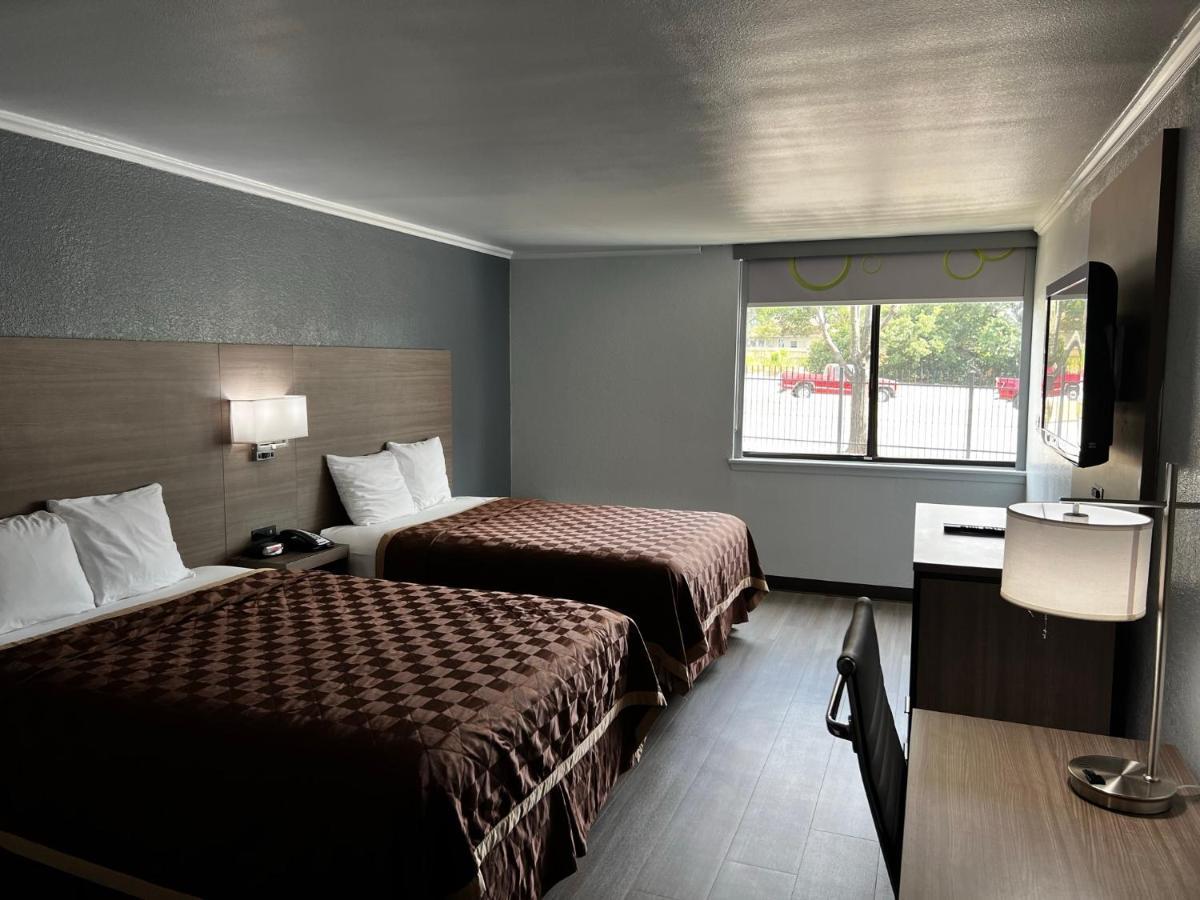 Super 8 By Wyndham Fort Worth Entertainment District Extérieur photo
