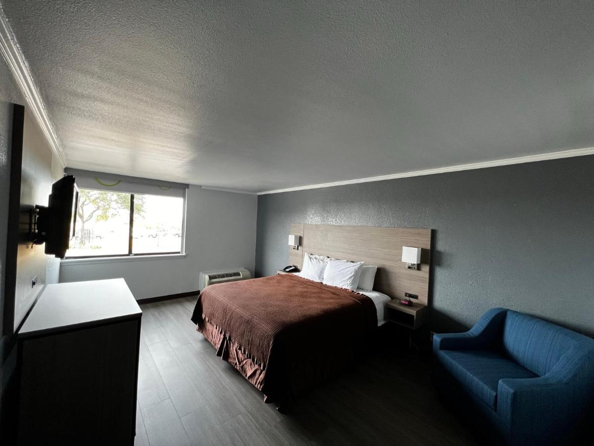 Super 8 By Wyndham Fort Worth Entertainment District Extérieur photo